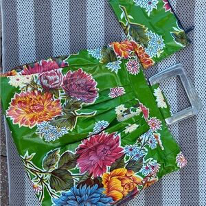 2 piecesMary Jane Oilcloth Floral tote with metal Handles and second zipper bag